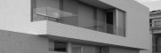 <p>Reforma y ampliación de vivienda unifamiliar en la costa norte de Vinaròs. Hasta la actualidad la vivienda se ha desarrollado en planta baja con un programa de 132,47m2. La reforma ha consistido en una ampliación de volumen de la vivienda en planta primera, así como las fachadas existentes.  </p>
